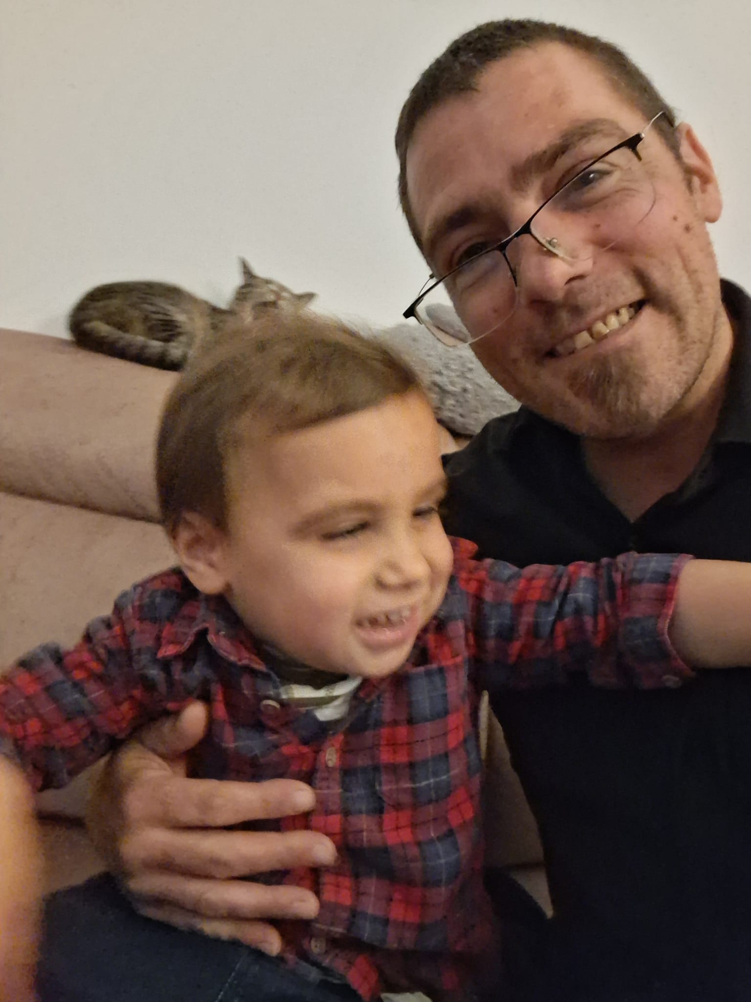 Marc y su hijo Alex, ambos con deleción 16p11.2